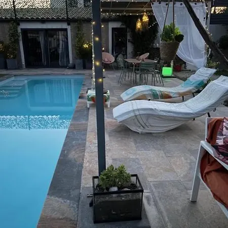 Adorable Avec Piscine * Estézargues