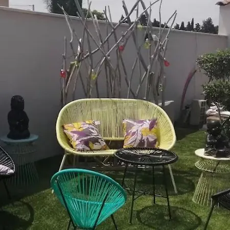 Adorable Avec Piscine Estézargues