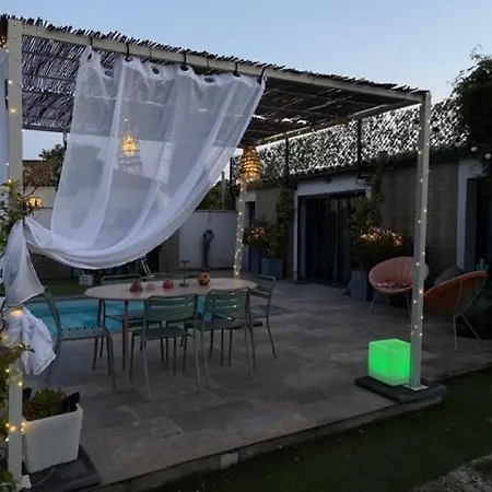Adorable Avec Piscine * Estézargues