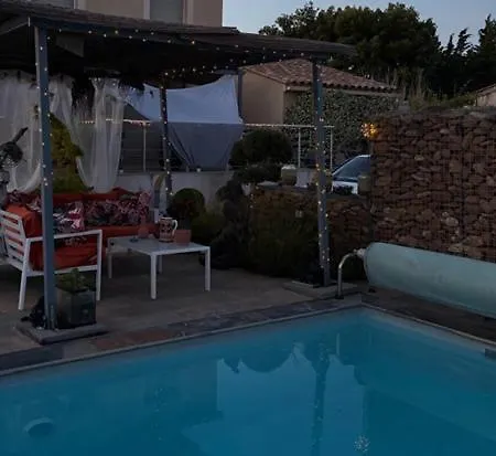Adorable Avec Piscine Appartement Estézargues