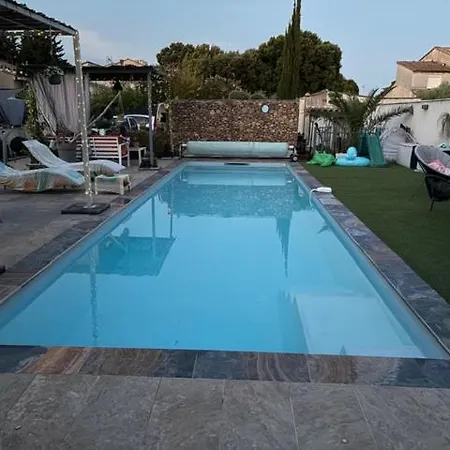 Adorable Avec Piscine Estézargues