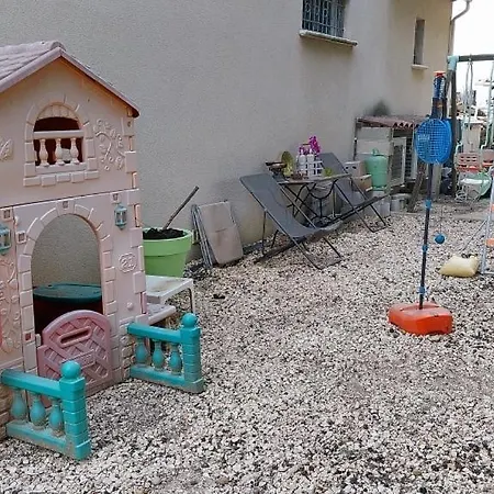 Adorable Avec Piscine Estézargues